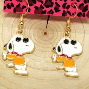 NWT Snoopy Winter Scraf Earrings
